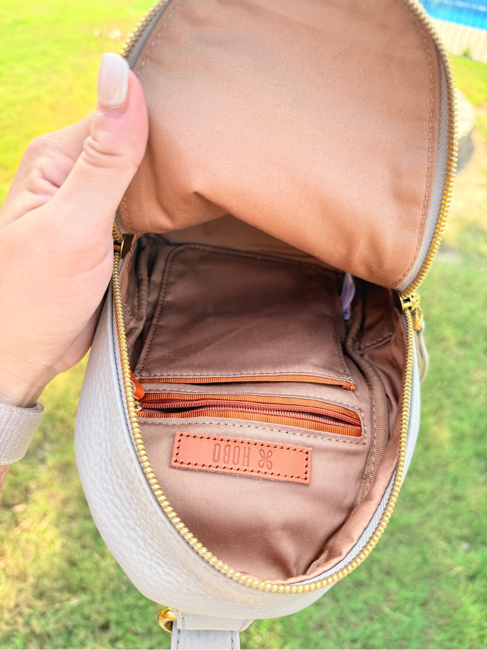 HOBO FERN SLING TAUPE NWOT - Picture 4 of 5